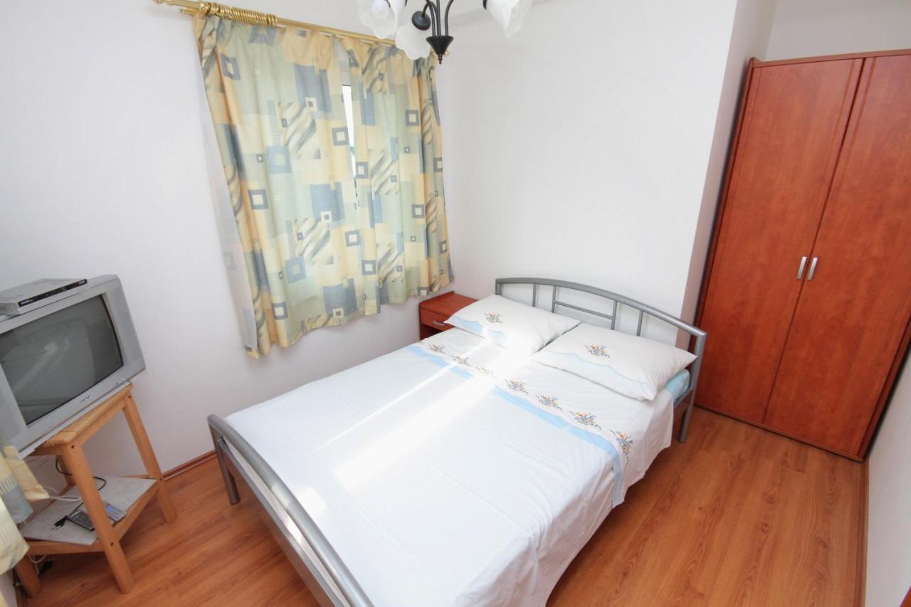 Apartment Njivice 5458D Exterior photo