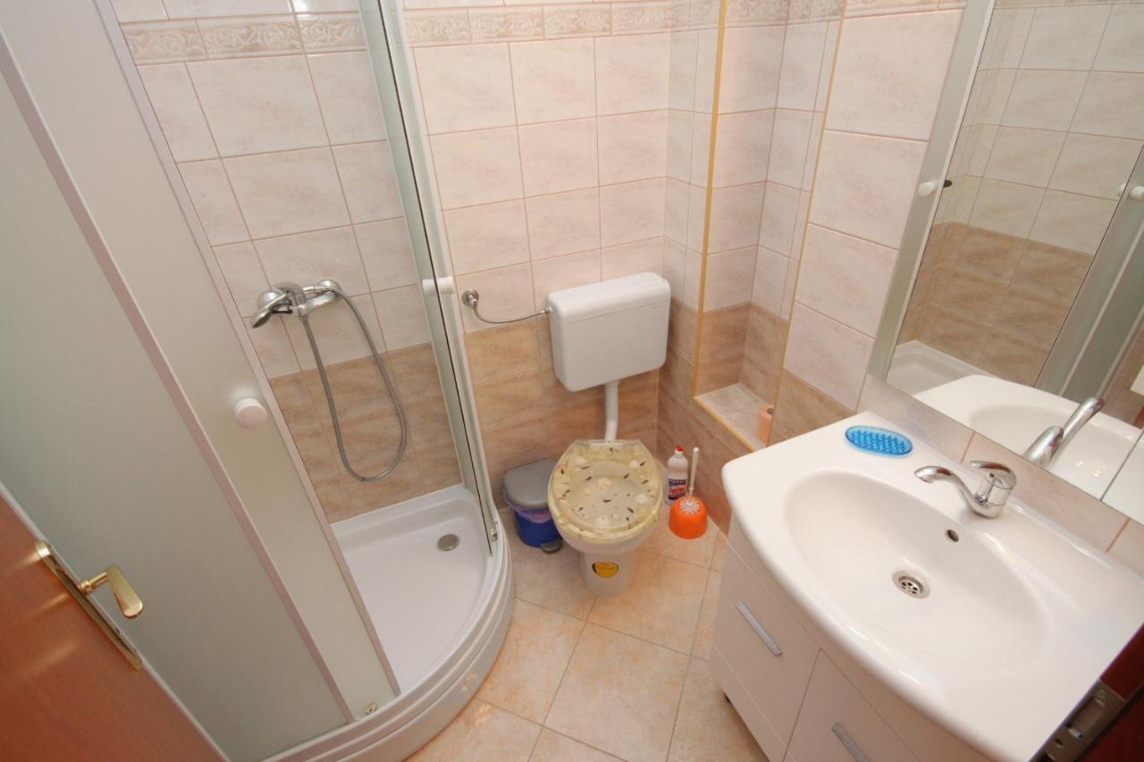 Apartment Njivice 5458D Exterior photo