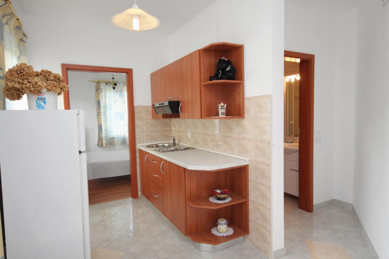 Apartment Njivice 5458D Exterior photo